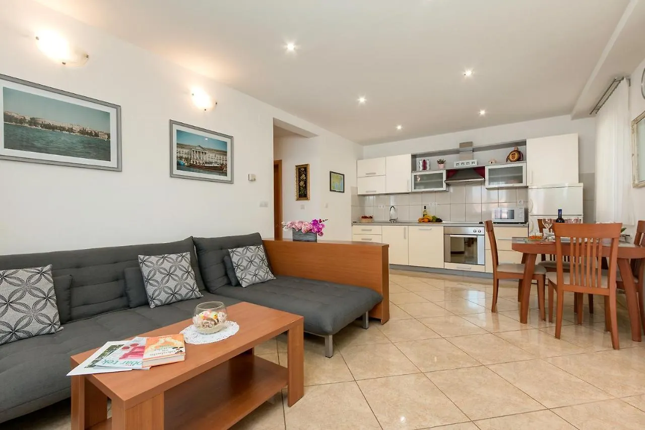 Apartments Palma Pula 0*,  Croatia